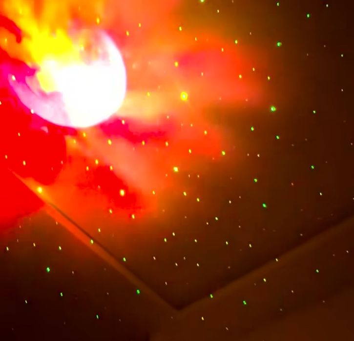 Astronauta projektor gwiazd