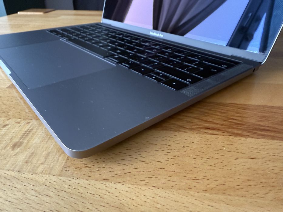 MacBook Pro 13” I5 8GB 128GB A2159