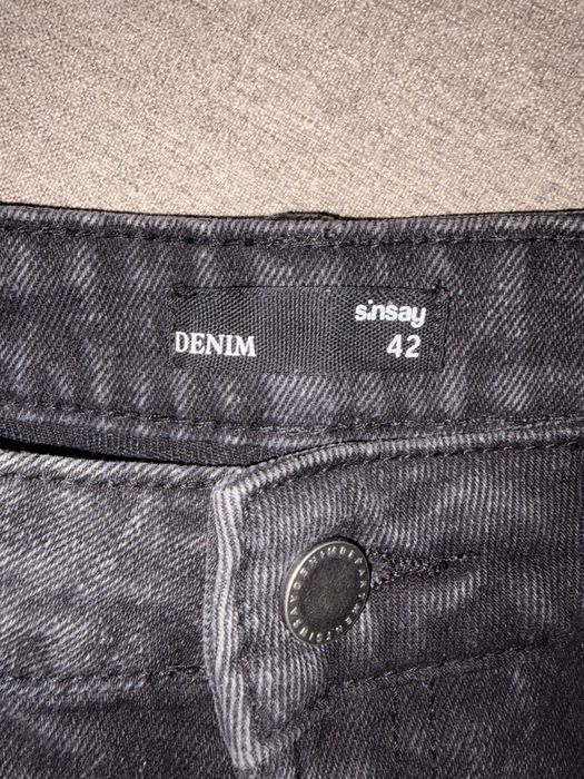 Czarne jeansy Sinsay rozm. 42 | Modne dziury na kolanach | Denim