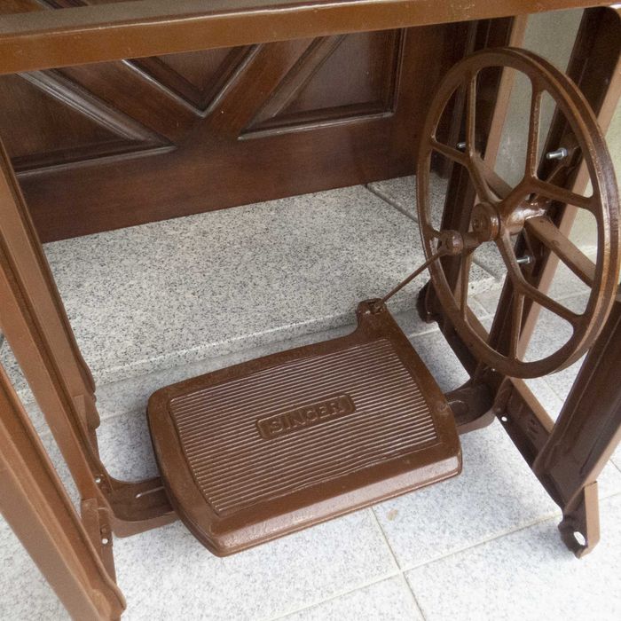 Mesa De Máquina De Costura - SINGER