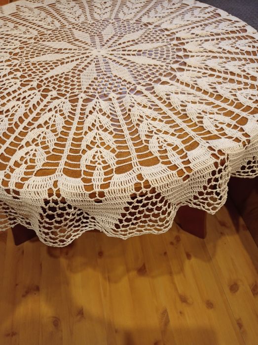 Obrus na stolik kawowy 105 cm