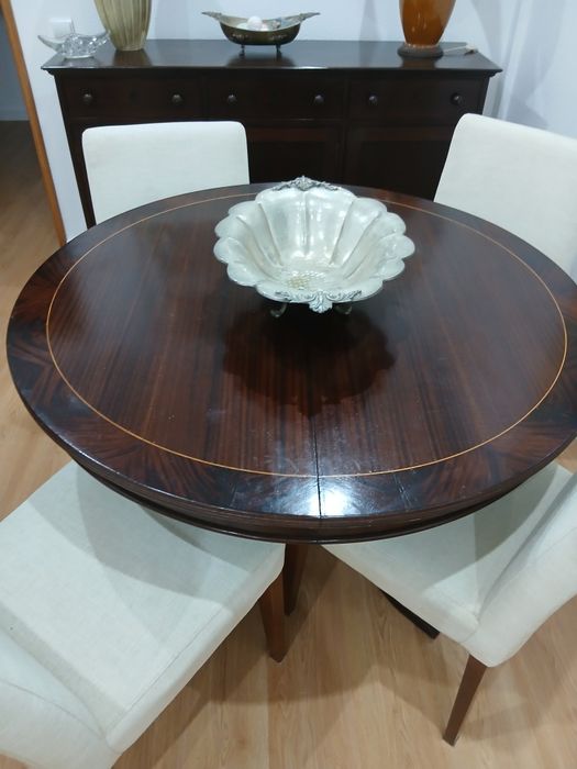 Mesa de sala de jantar pe de galo madeira mogno  extensível em bom estado
