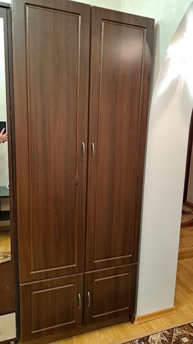 Меблі з письмовим столом