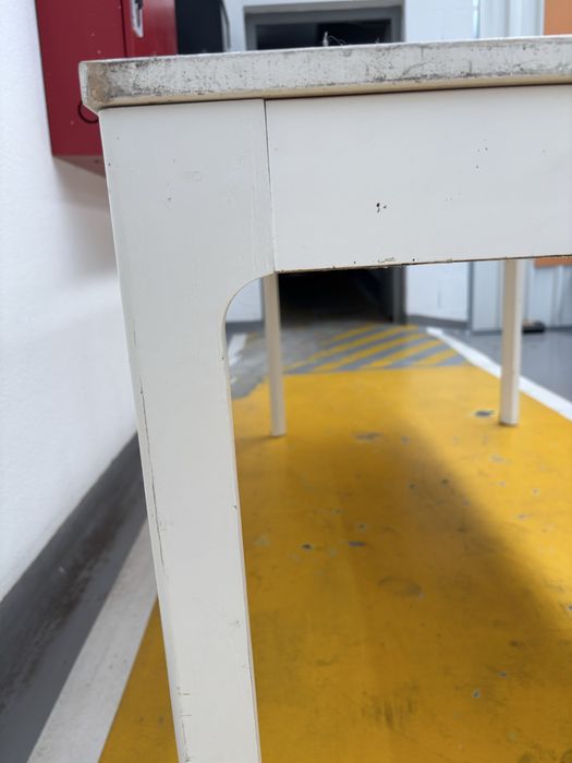 Mesa IKEA branca – provável VANGSTA – modelo descontinuado