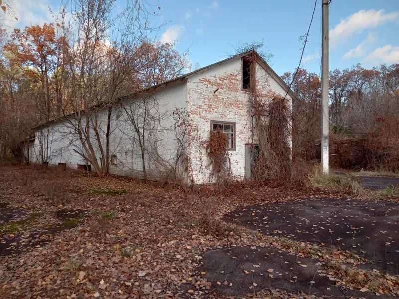 ПРОДАЖ - Група інвентарних об’єктів, площею 2106,9 кв.м. с. Кобижча