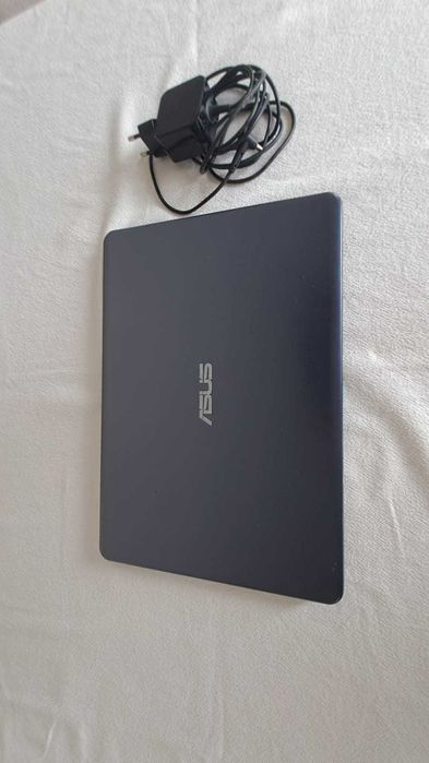 Portátil ASUS Vivobook E406MA - 14'' - RAM: 4 GB - 64 GB eMMC