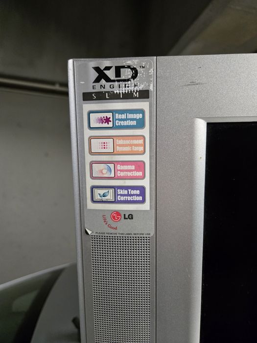 Telewizor LG z podstawą
