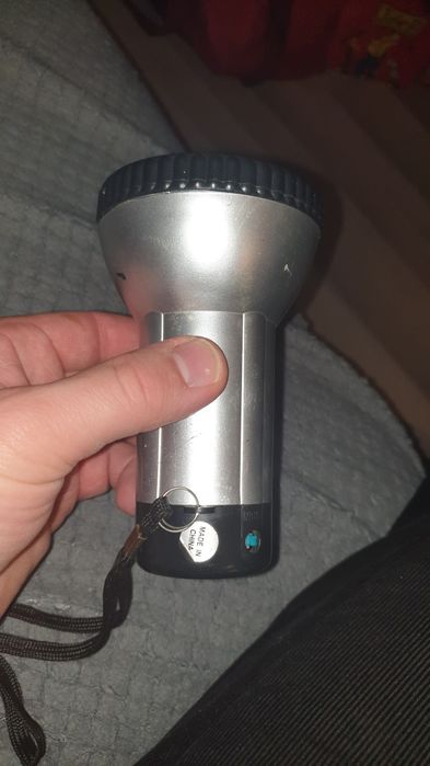 kompaktowy mini megafon Pyle Pro z syreną