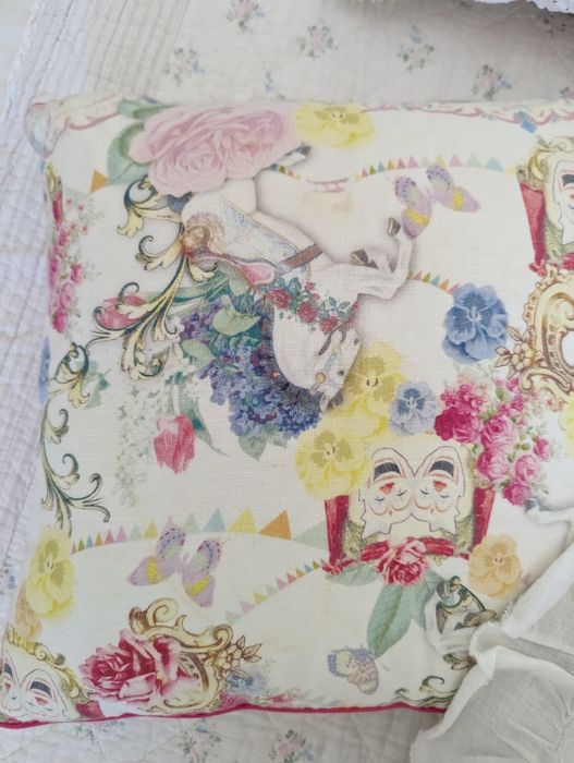Almofadas de decoração quarto menina