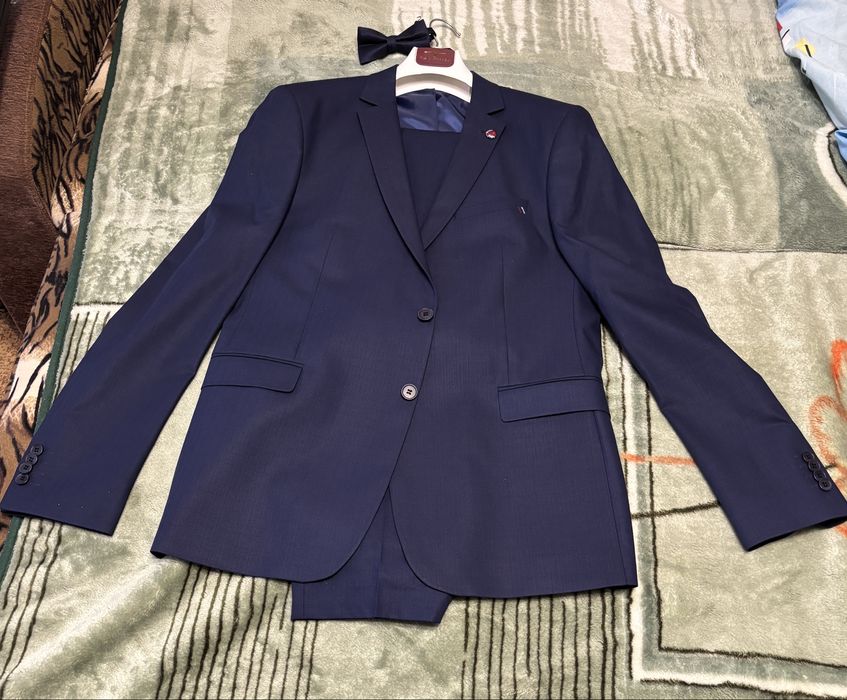 Продам мужской костюм в идеальном состоянии