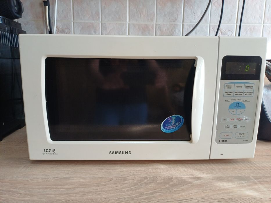 Мікрохвильова піч Samsung.