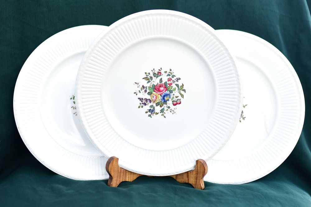 Zestaw trzech talerzy Wedgwood z serii Conway - Vintage z lat 70