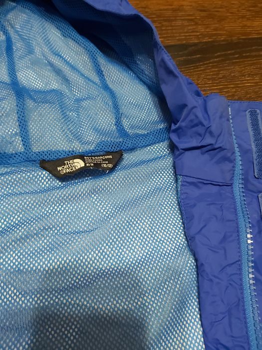 Продам ветровку на мальчика 10-13 лет.