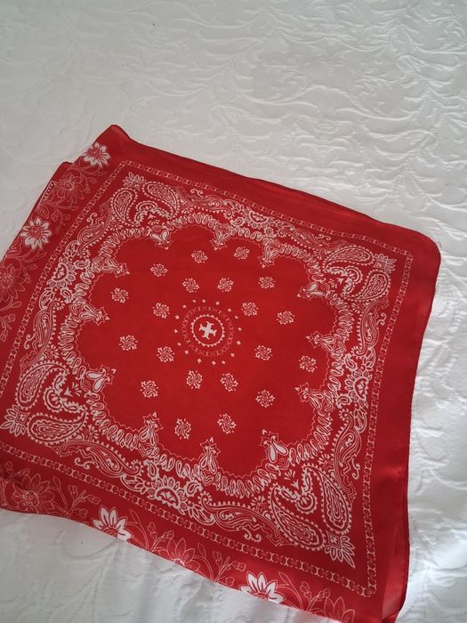 Lenço Paisley encarnado