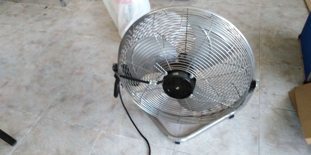 Ventoinha grande de chão ufesa