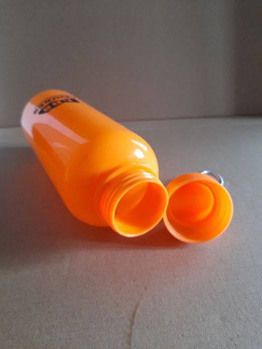 Garrafa reutilizável para líquidos