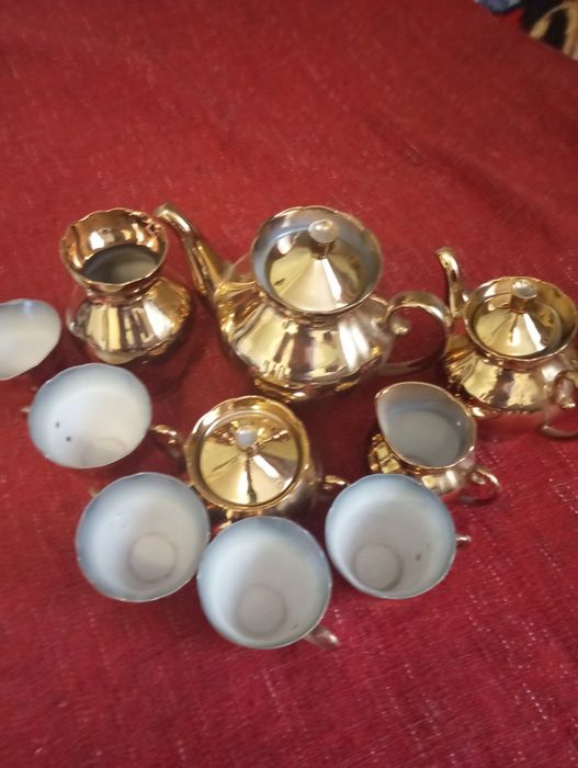 Фарфор с внешним золотым покрытием