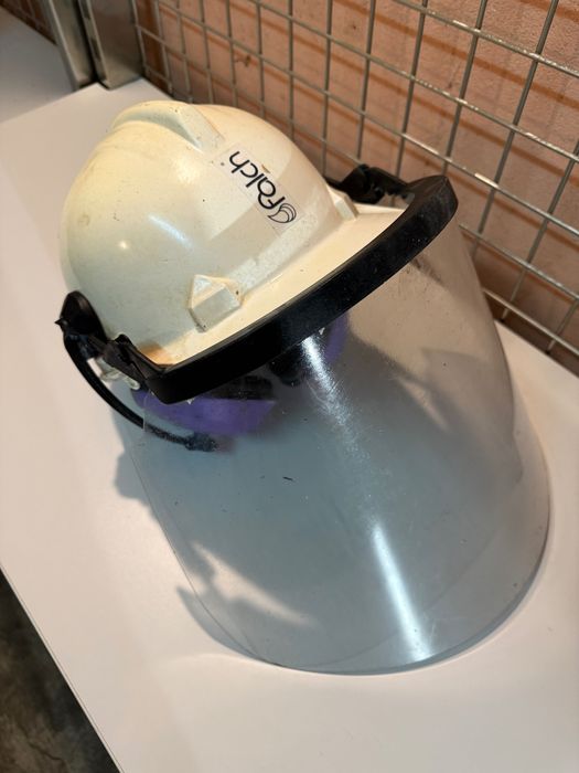 Przyłbica Falch ze słuchawkami