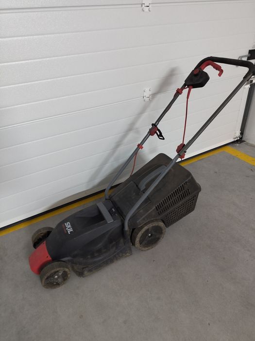 Corta relvas eléctrico