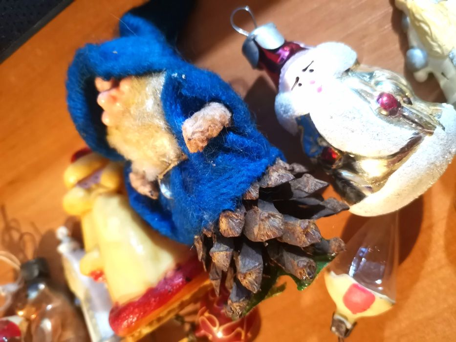 Разные ёлочные игрушки на ёлочку малютку времён СССР.