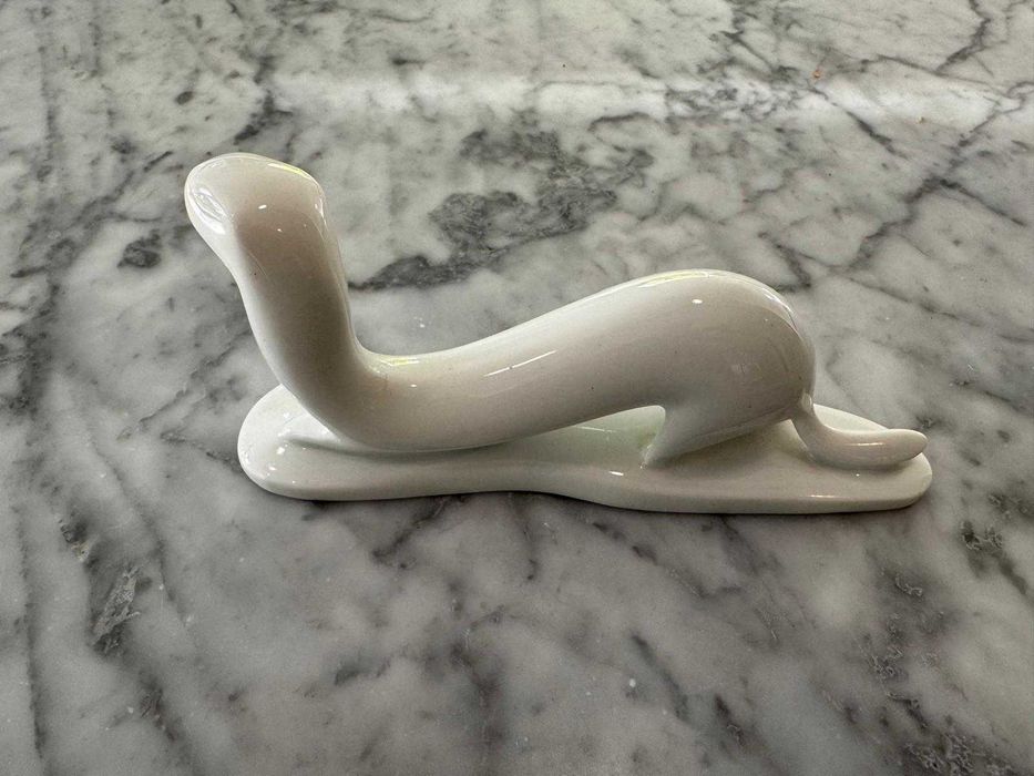 Figurka Łasicy Karolina 17x4x8 cm – Porcelanowa Dekoracja