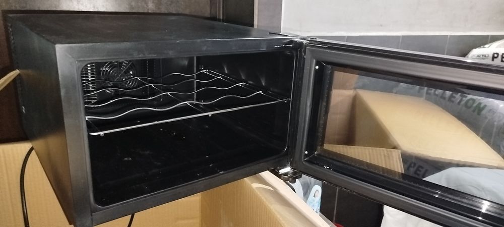 Lodówka na wino  22 l Menuett