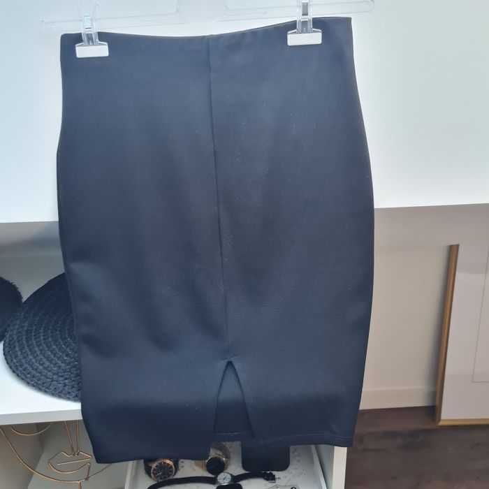 Czarna ołówkowa spódnica rozmiar S