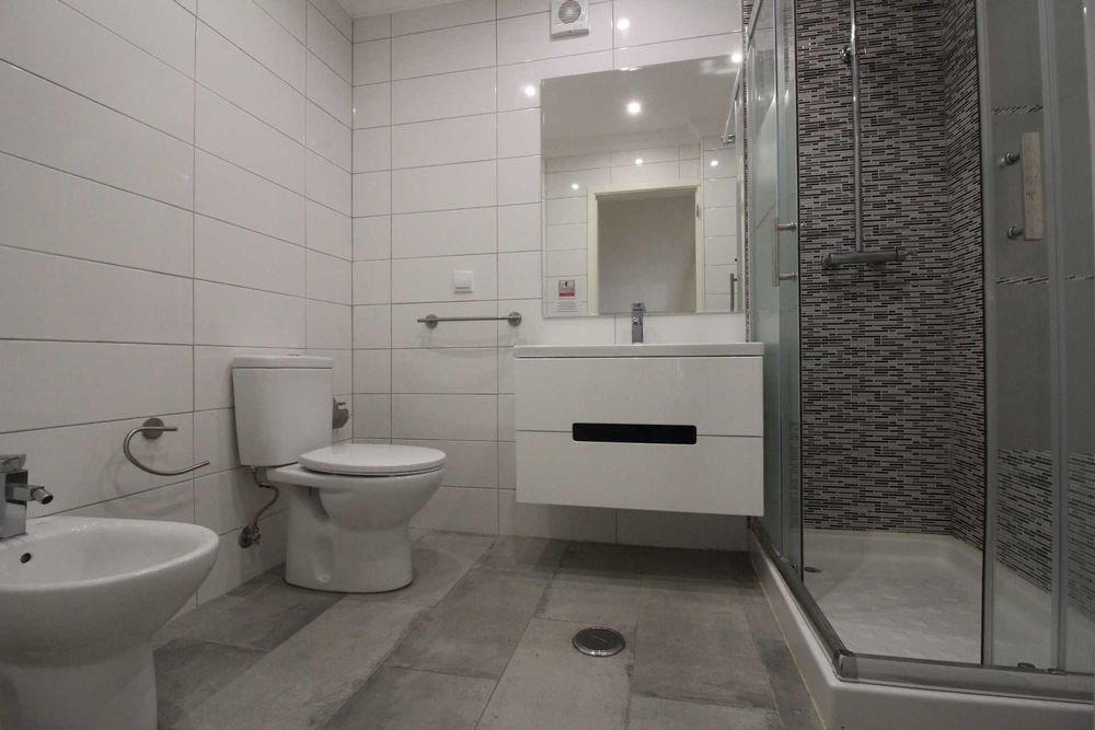 Alporchinhos T2 com Piscina a 500 metros praia