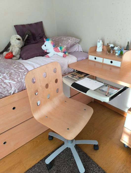 Cama dupla com secretária