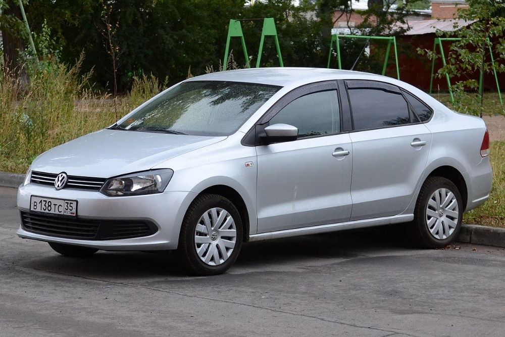 Продам задние колодки на Polo Sedan