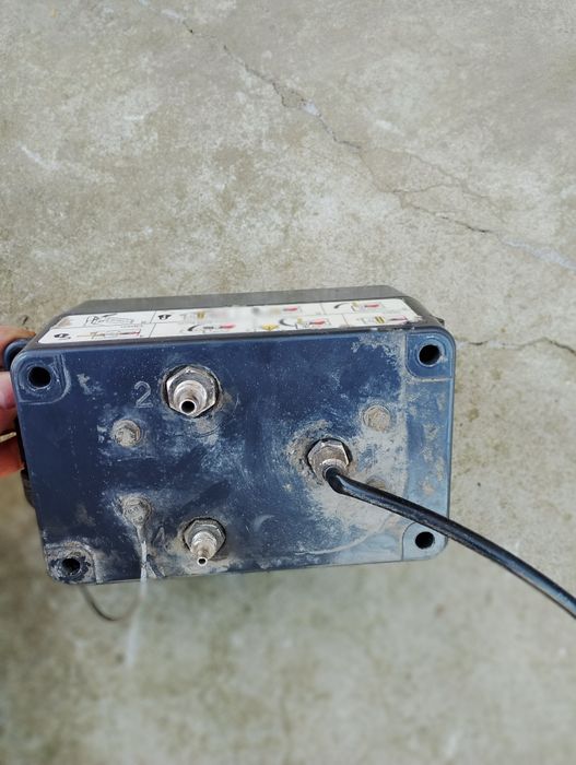 Zawór do otwierania haka zaczepu vbg/ringfeder