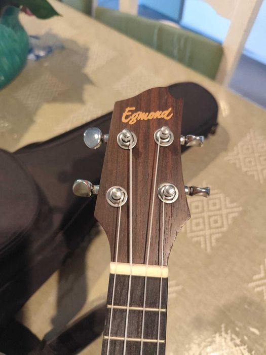Ukulele Egmond + Capa de Transporte