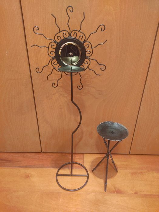 Porta-velas de pé em metal preto / cinza