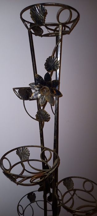 Sprzedam kwietnik  metalpwy
