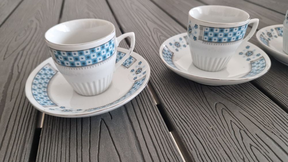 Conjunto de 3 chávenas e 3 pires de café vintage