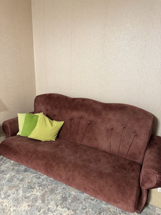 Диван , 2 кресла , 2 пуфика .Хорошее состояние