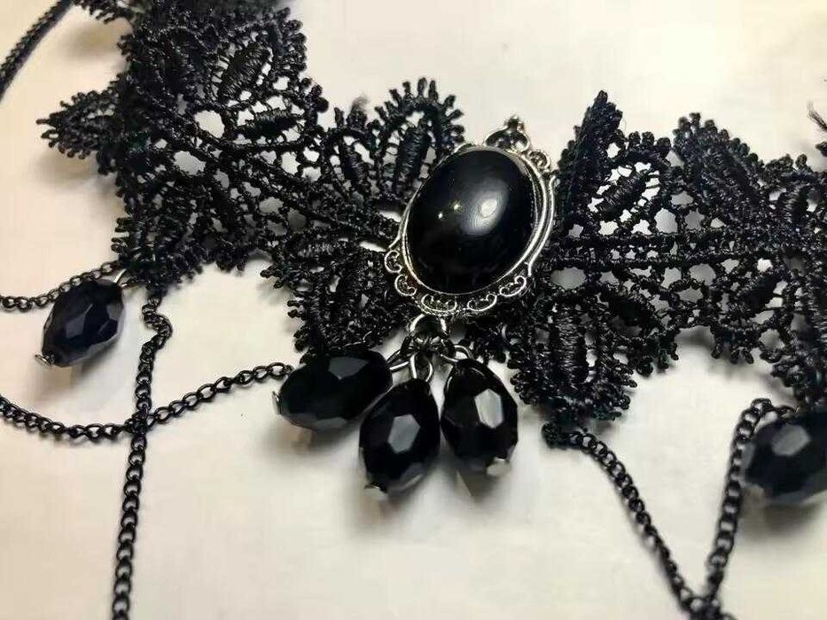 Czarny, koronkowy naszyjnik Choker.