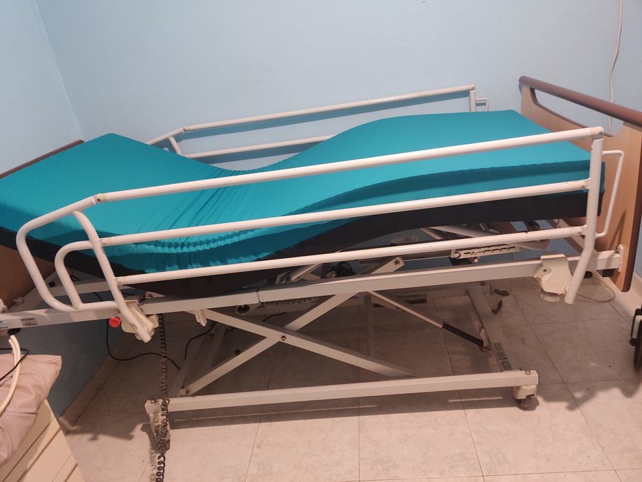 Vendo cama hospitalar articulada