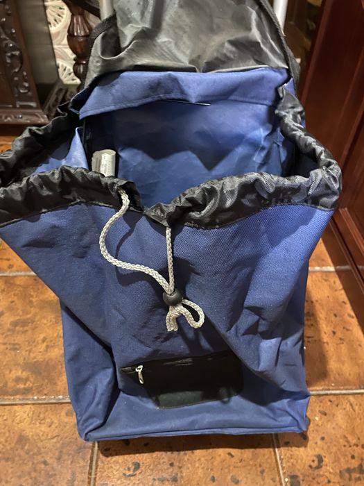 Carrinho compras com rodas