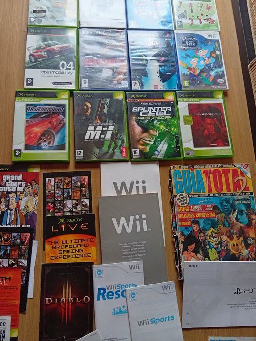 Conjunto de caixas, manuais e folhetos para diversas consolas