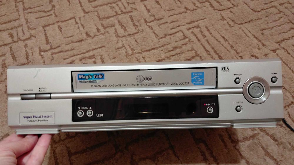 VHS-відеомагнітофон LG L228