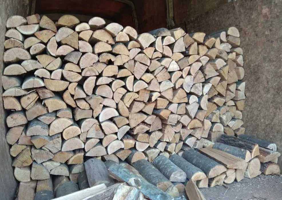 Дрова рубані з доставкою.