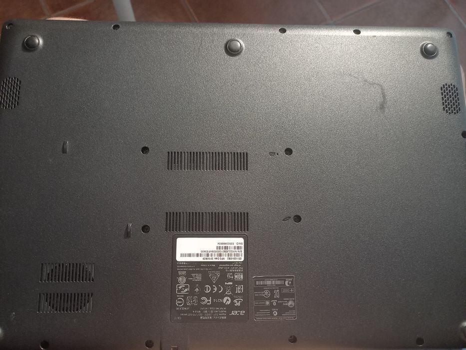 Acer para peças com carregador