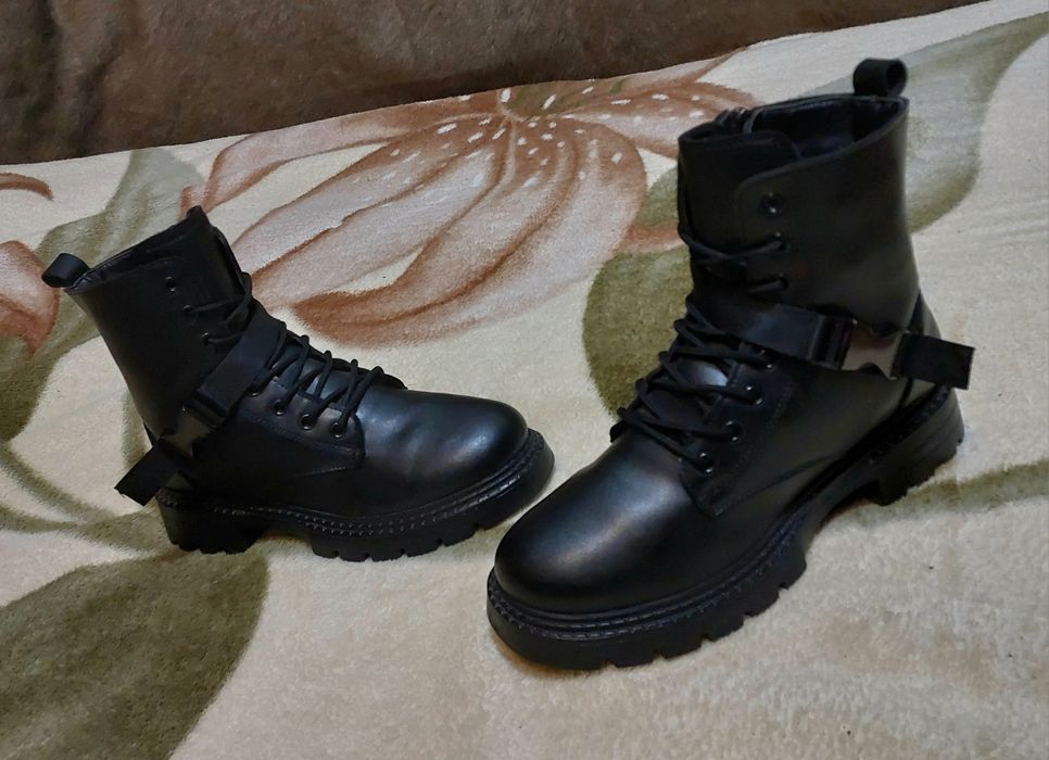 Женские кожаные теплые ботинки