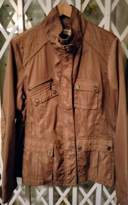 Casaco intemporal em Azul e Camel. NOVO