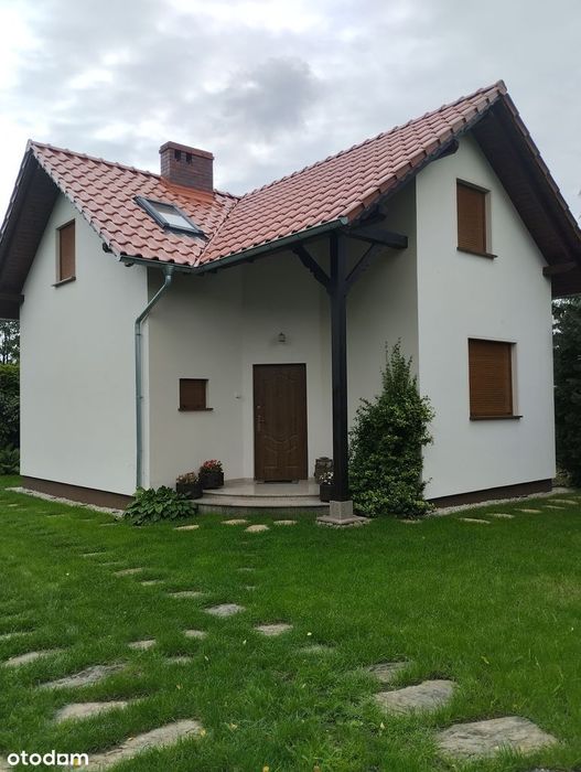 Wolnostojący dom z działką przy jeziorze