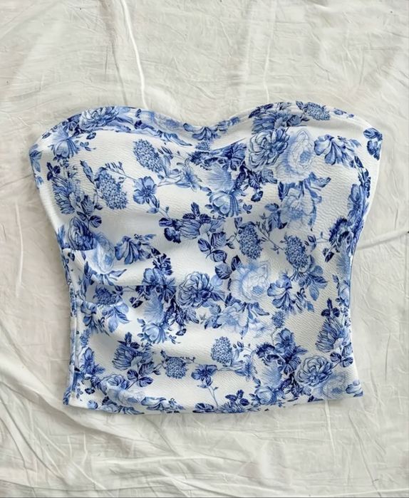 Топ без бретелів