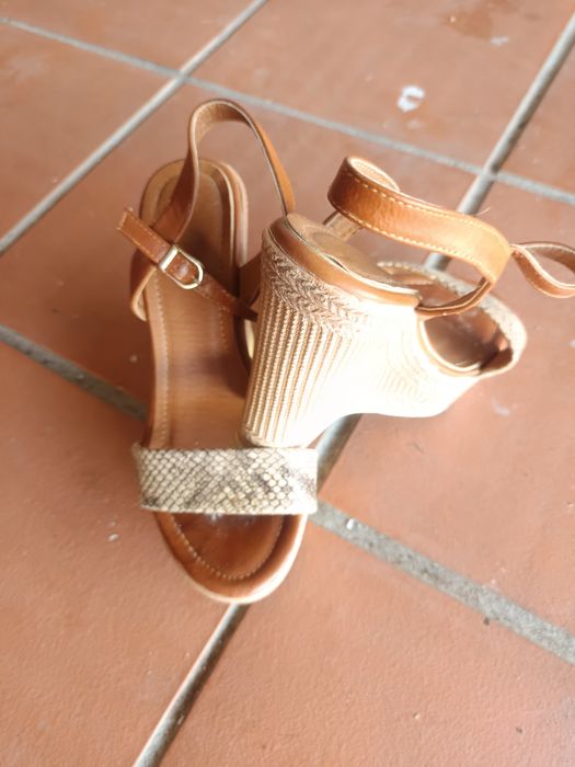Sapato/Sandálias T36 semi-novo