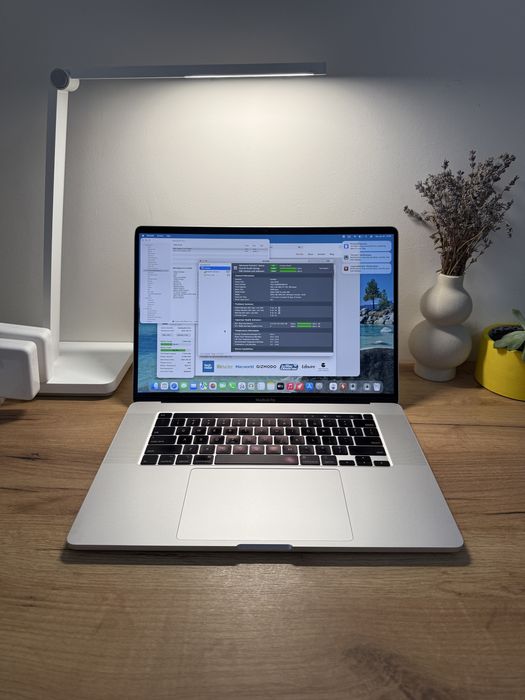 MacBook Pro 16 2019 8-Core i9 32GB RAM 512GB Radeon 4Gb