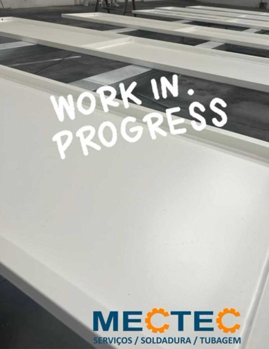 Serralheira, portão, corrimão, cobertura, telha sanduiche.